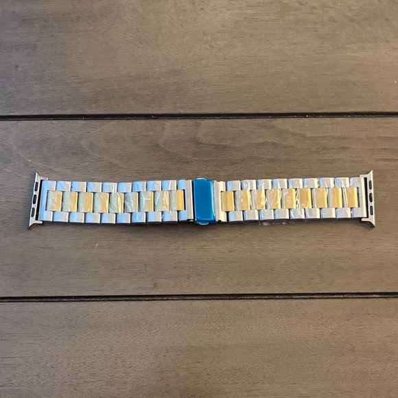 Other - NWOT Stainless Steel Apple Watch Band - Silver and Gold